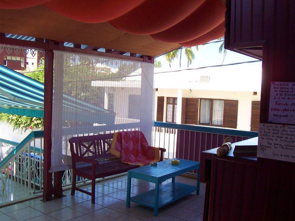 Hotel De la Plage Saint-Gilles-les-Bains Buitenkant foto