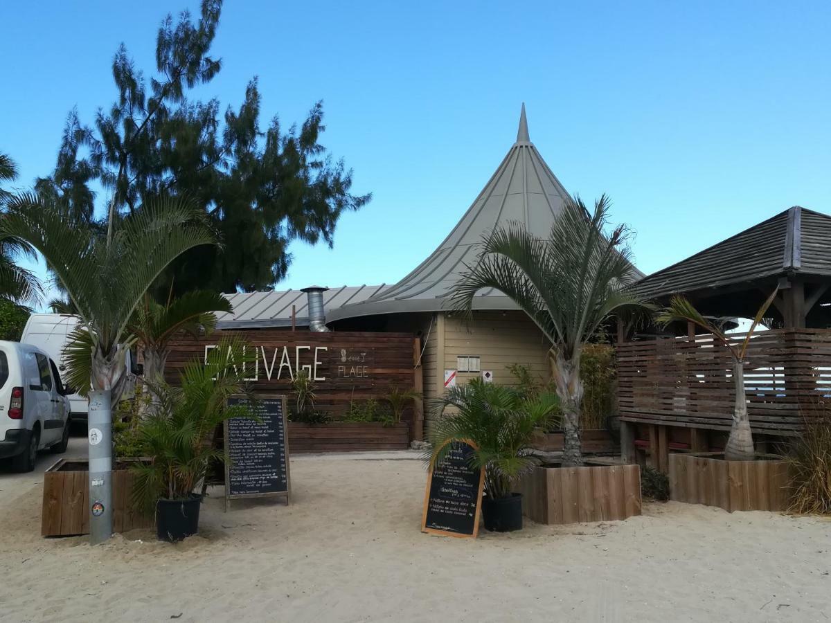 Hotel De la Plage Saint-Gilles-les-Bains Buitenkant foto